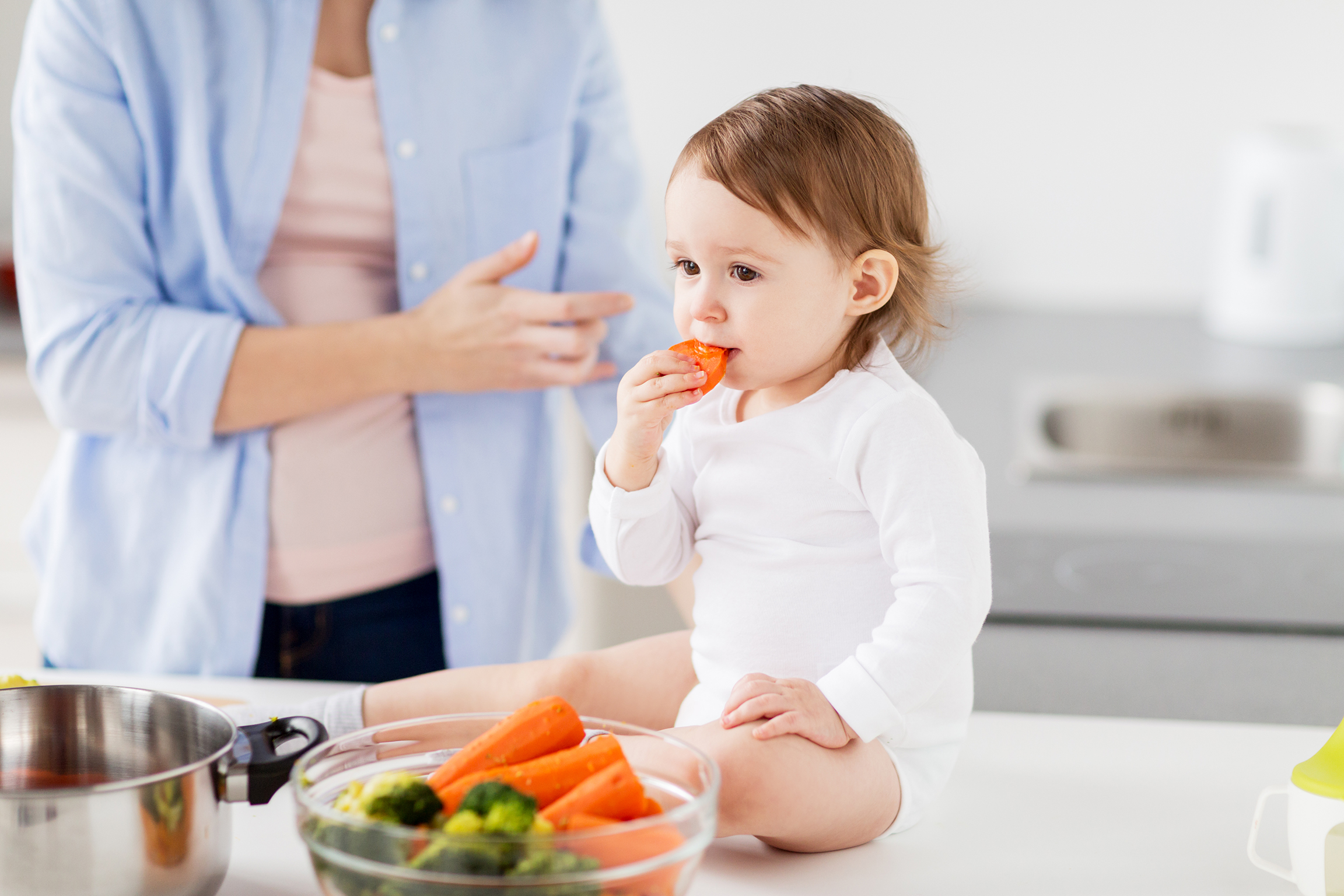 Alimentação - Estimular que as crianças desenvolvam hábitos alimentares saudáveis é uma tarefa dos pais, e pode iniciar na primeira infância.